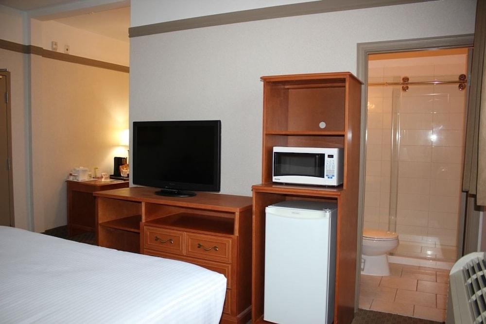 Ramada By Wyndham Edmonton South Hotel Kültér fotó
