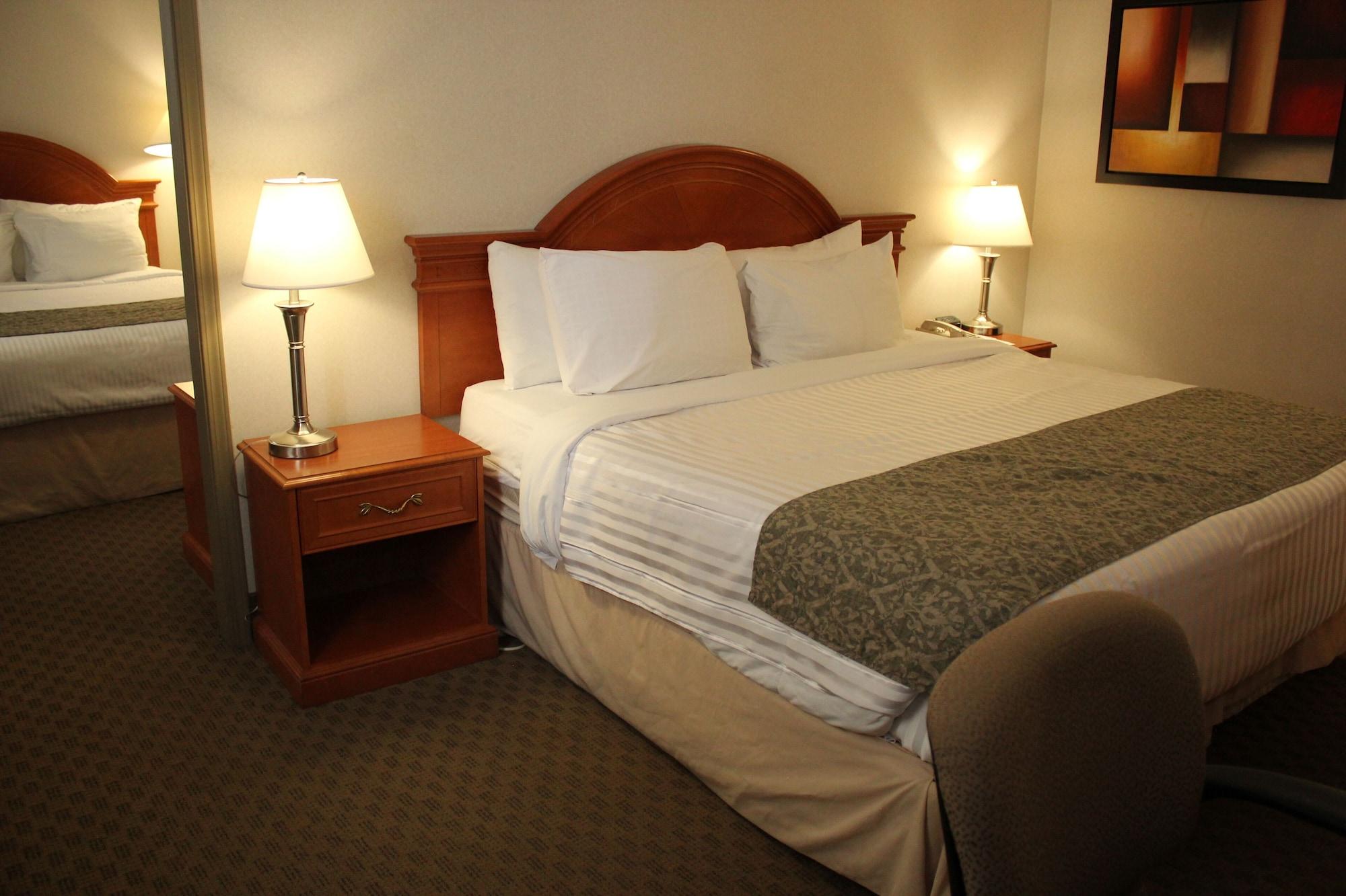 Ramada By Wyndham Edmonton South Hotel Kültér fotó
