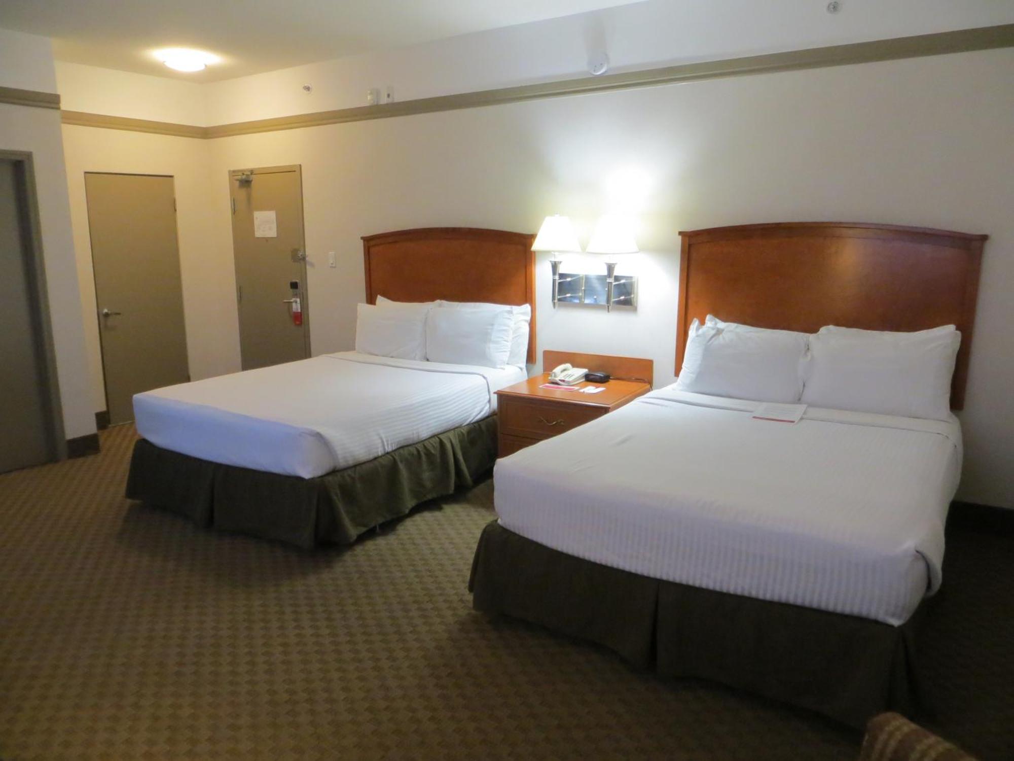 Ramada By Wyndham Edmonton South Hotel Szoba fotó