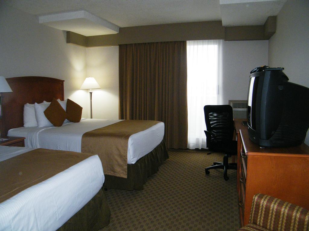 Ramada By Wyndham Edmonton South Hotel Szoba fotó