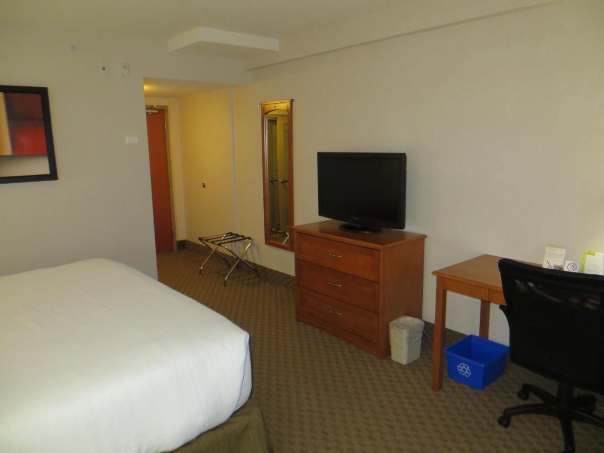 Ramada By Wyndham Edmonton South Hotel Szoba fotó