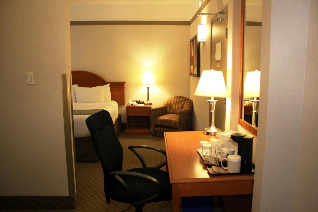 Ramada By Wyndham Edmonton South Hotel Kültér fotó