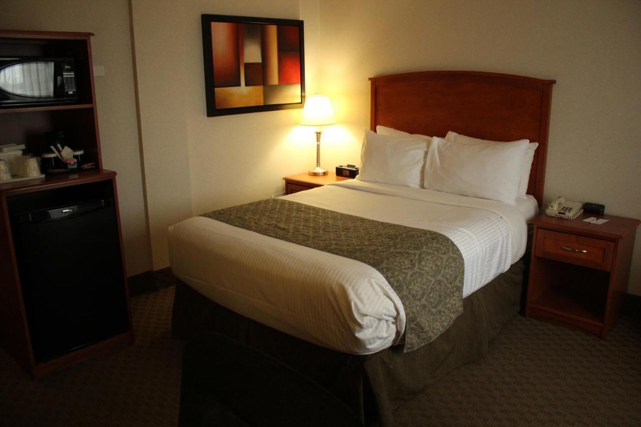 Ramada By Wyndham Edmonton South Hotel Kültér fotó