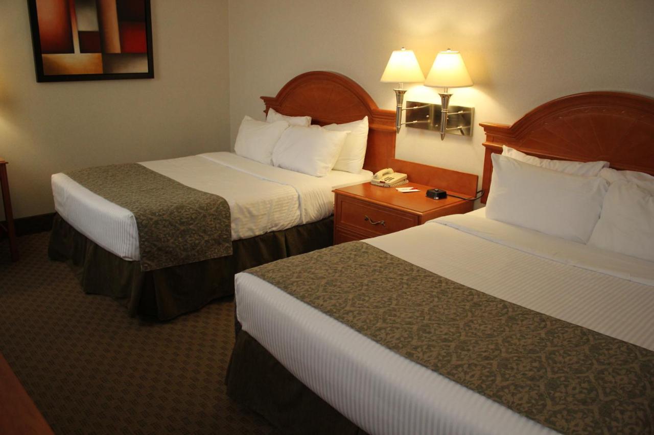 Ramada By Wyndham Edmonton South Hotel Kültér fotó